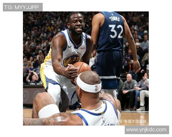 骑士与勇士对决中裁判争议判罚引发球迷热议与不满